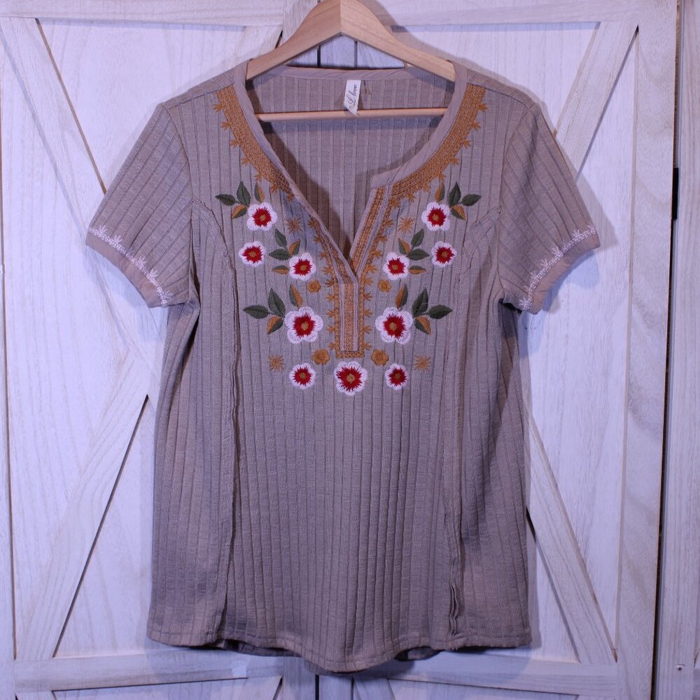 L Love Short Sleeve Tan Embroidered Top Size Large